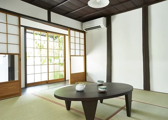 Base Karasuma Imadegawa